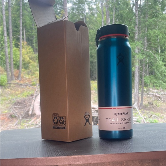 Hydro Flask Trail Series Bottle - Picture 1 of 7